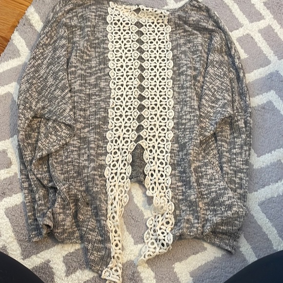 Jella C. Size M Cropped front Sweater. Open back with white lace. - Picture 2 of 4